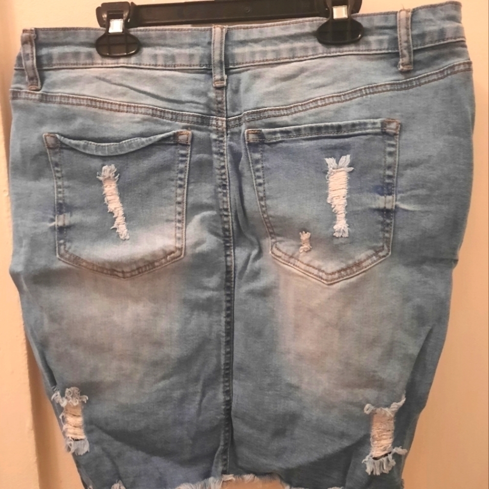 Distressed jean skirt - Picture 2 of 2